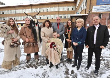 Министър ГалинЦоков направи първа копка за изграждането на пристройка с 8 модерно оборудвани класни стаи на Софийската професионална гимназия „Княгиня Евдокия“