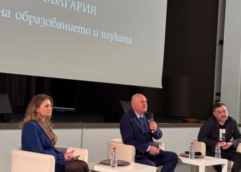 Не позволявайте на зависимости да отнемат бъдещето ви. С тези думи служебният министър на образованието и науката проф. Галин Цоков се обърна към близо 400 ученици в Габрово