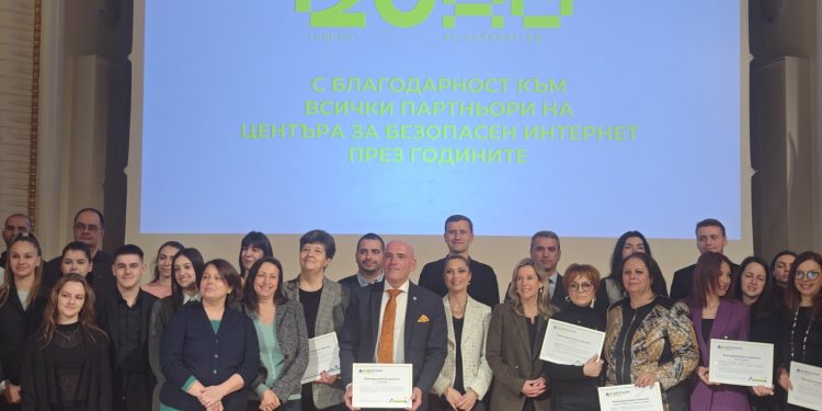 Рекорден брой сигнали за онлайн насилие над деца през 2024 г.