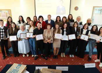 Вторите годишни награди за образование по икономика в средните училища за 2024 г. бяха връчени на тържествена церемония във Висшето училище по застраховане и финанси