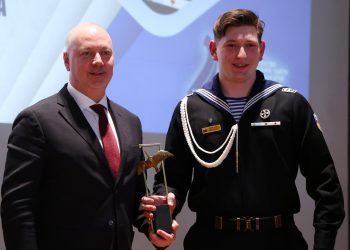 Курсант-старшина I степен Тодор Тачев от Висшето военноморско училище "Н. Й. Вапцаров" е носител на тазгодишната награда "Студент на годината