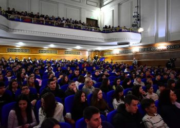 Близо 350 ученици от Асеновград се обединиха срещу употребата на наркотични вещества. Събитието се проведе в рамките на превантивната кампания на Министерството на образованието и науката "Просто кажи "Не"