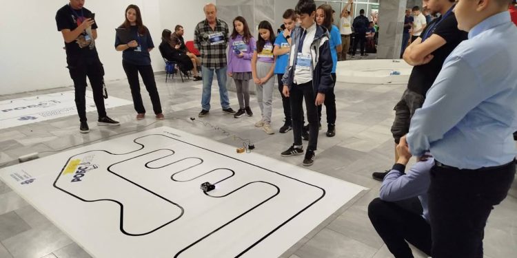 Ученици от Кюстендил са безапелационни победители в Националното състезание по роботика