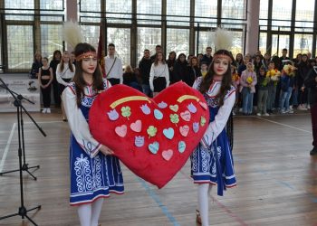 Гимназията в Белене празнува