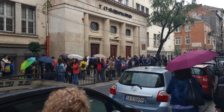 Над 59 000 четвъртокласници на национално външно оценяване по български език и литература и по математика