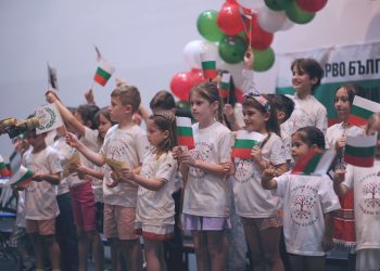 Първо българско училище в Остин отпразнува края на учебната година