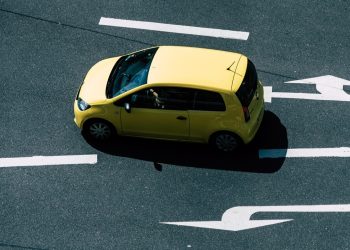 Може ли шефът да ви задължи да карате личната си кола по работа?