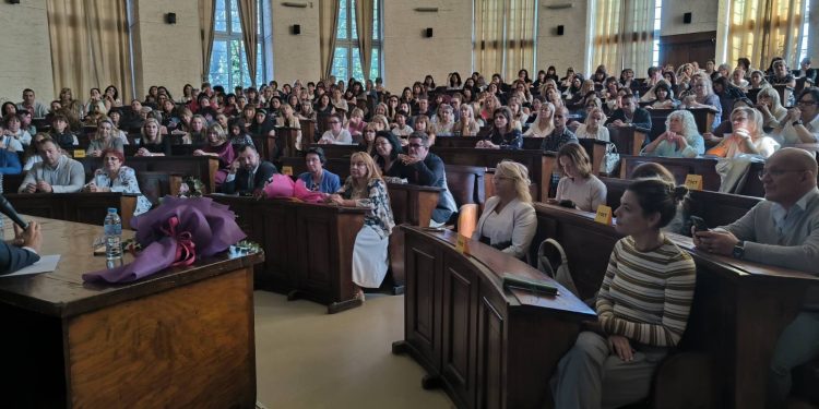 Подкрепа за нови директори и учители