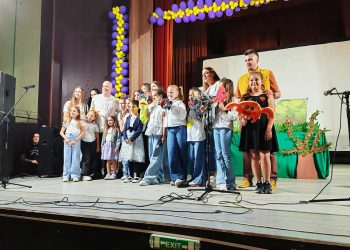 Кюстендилските „Патиланци“ покориха сърцата на Босилеград с театър и книги