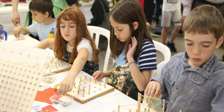 Пътуващият фестивал на науката по нови маршрути