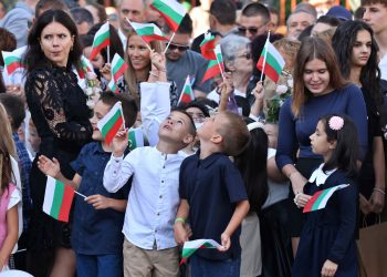 Министър Красимир Вълчев в първия учебен ден: Учителите имат нужда от подкрепата ни