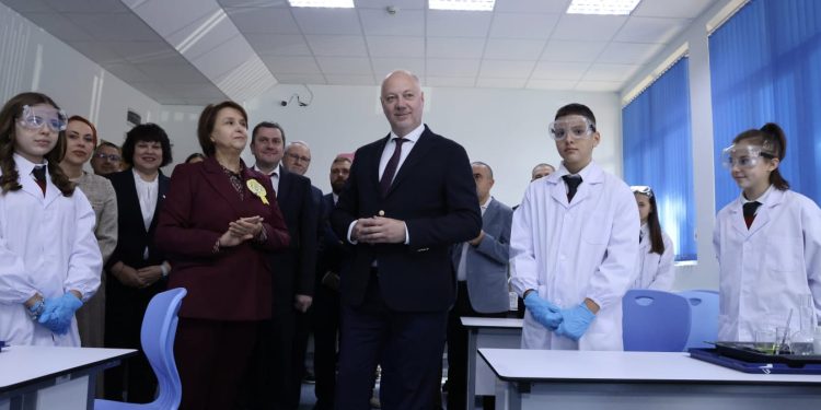 Над половин милиард лева инвестиции в над 2200 STEM центъра в страната