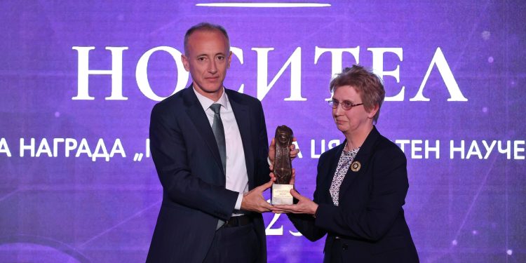 Новатор в химията взе голямата награда „Питагор“