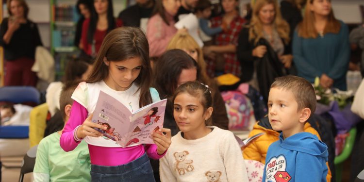 Десетки деца се запознаха с Кая и вълшебните ѝ обувки в Столичната библиотека (ВИДЕО+СНИМКИ)