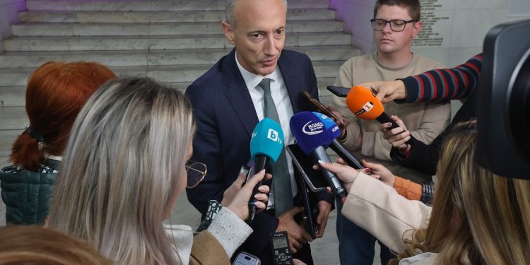 МОН инициира дебат за забрана на социалните мрежи за деца