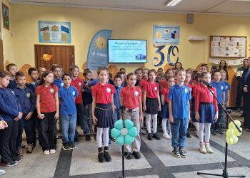 Училище без телефони и с активно начало на деня