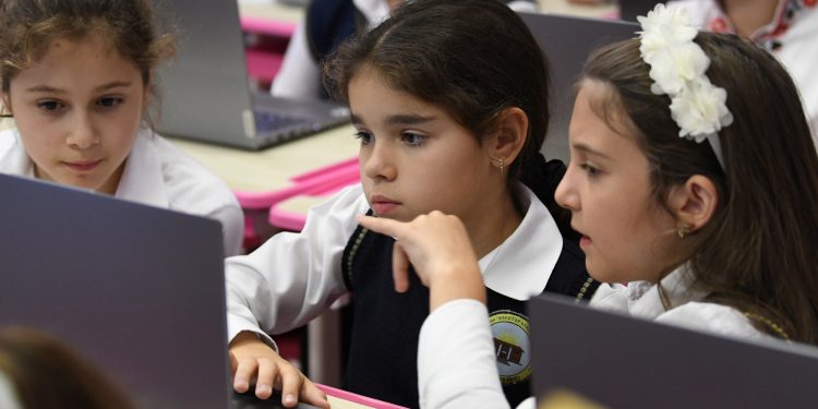 Снимка на броя: На гости в света на науката