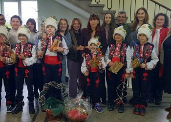 Сурвакари от СУ „Васил Левски“ в Елин Пелин гостуваха на РУО – София-област