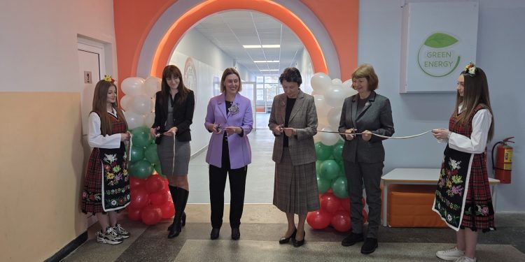 Ученици търсиха енергийния код на живота в новия STEM център на 153. спортно училище