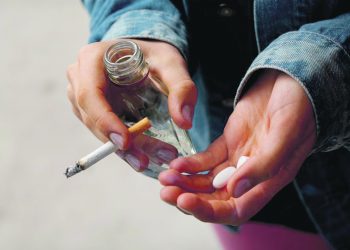 Тийнейджърите развиват зависимости много по-бързо от възрастните