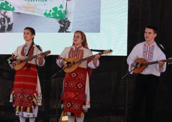 Близо 1500 деца се включват в XXVII международен детски конкурс „Южни слънца“ в Петрич